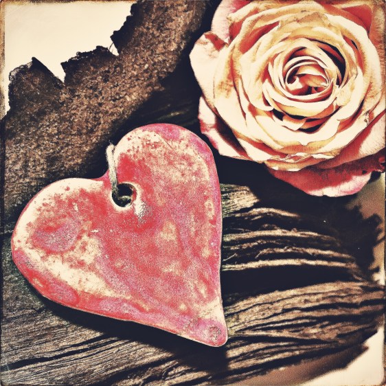 Herz und Rose auf Holz © Sandra Grüning