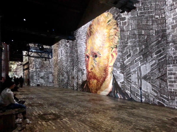 Selbstporträt van Goghs mit Laser an eine Fabrikwand geworfen © Sandra Grüning